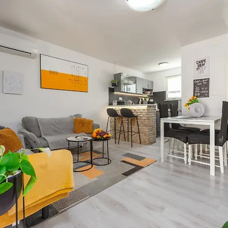 Four-bedroom In Дом отдыха Вир