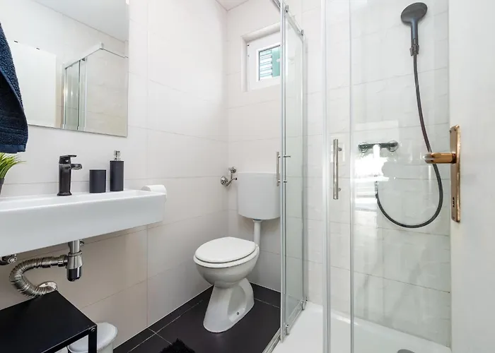 Four-bedroom In Дом отдыха Вир