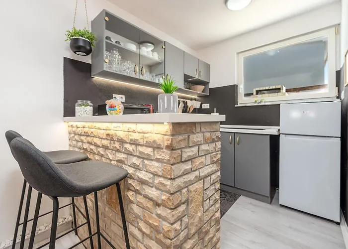 Four-bedroom In Дом отдыха Вир