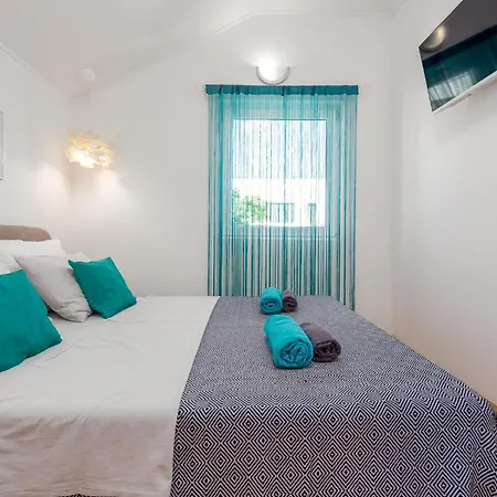 Four-bedroom In Hébergement de vacances Vir