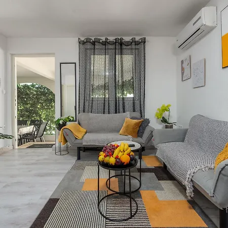 Four-bedroom In Hébergement de vacances *