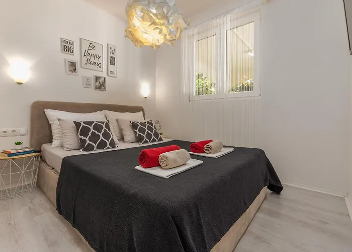 Four-bedroom In Hébergement de vacances Vir